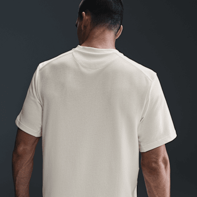 Nike PrimaryVielseitiges Nike Dri-FIT Kurzarm-Oberteil für Herren Sonderangebot