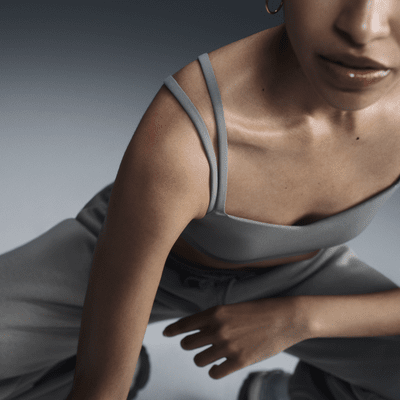Nike Zenvy StrappyGepolsterter Sport-BH mit leichtem Halt Günstig kaufen
