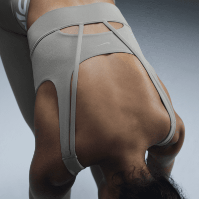Nike ZenvyGepolsterter Longline-Sport-BH mit mittlerem Halt Cyber Monday