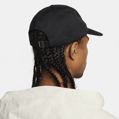 Nike ClubUnstrukturierte Cap mit flachem Schirm Speichern exportieren