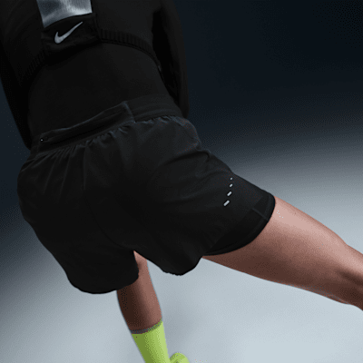 Nike SwiftDri-FIT 2-in-1-Laufshorts mit mittelhohem Bund (Damen) Neueste Mode
