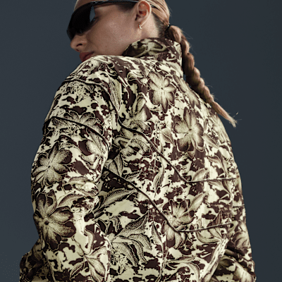 Nike Sportswear WindrunnerLockere Webjacke mit Print durchgehendem Reißverschluss und UV-Schutz (Damen) Begrenzt auf 3 Tage