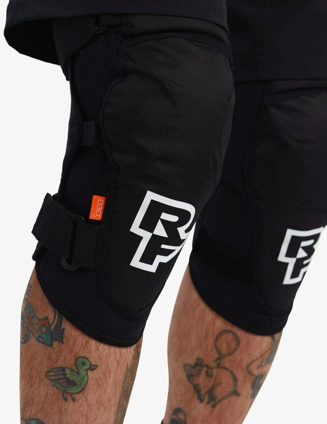 Race Face Race Face Ambush Knieschützer schwarz &vert; fahrrad.de Valentinstagsangebot